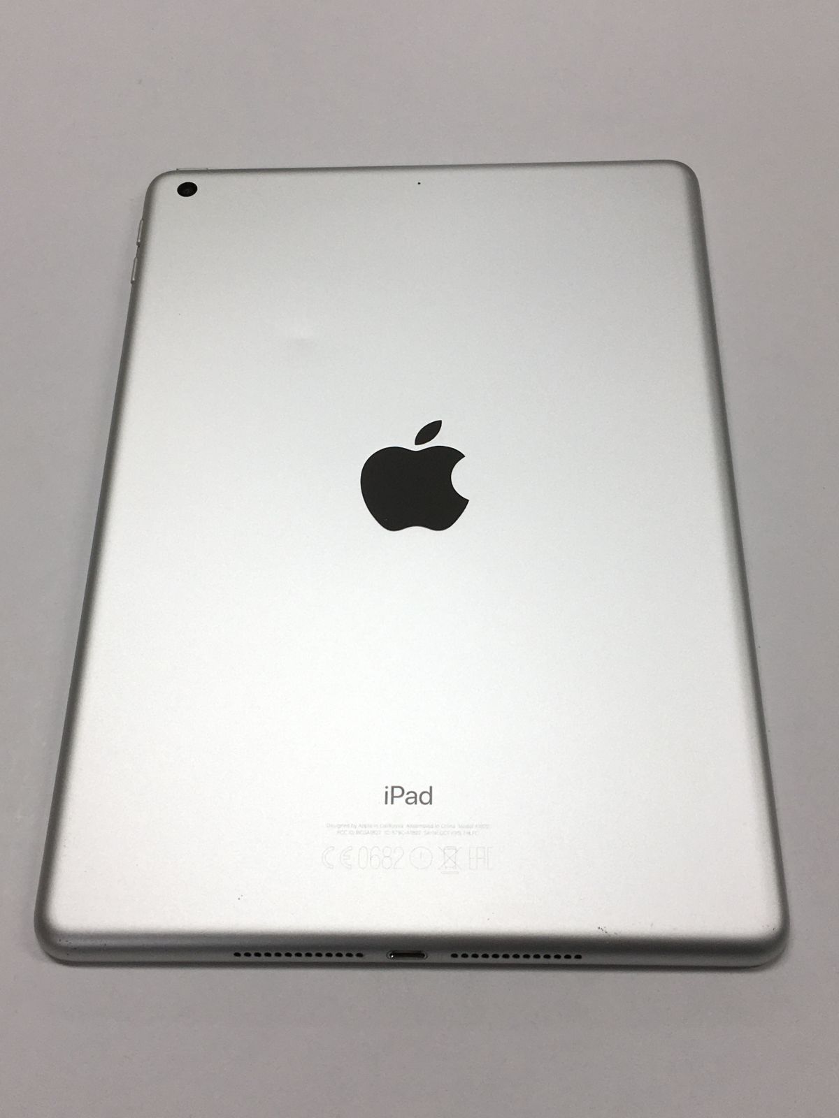 iPad (第5世代) 32GB ジャンク品 シルバー - メルカリ