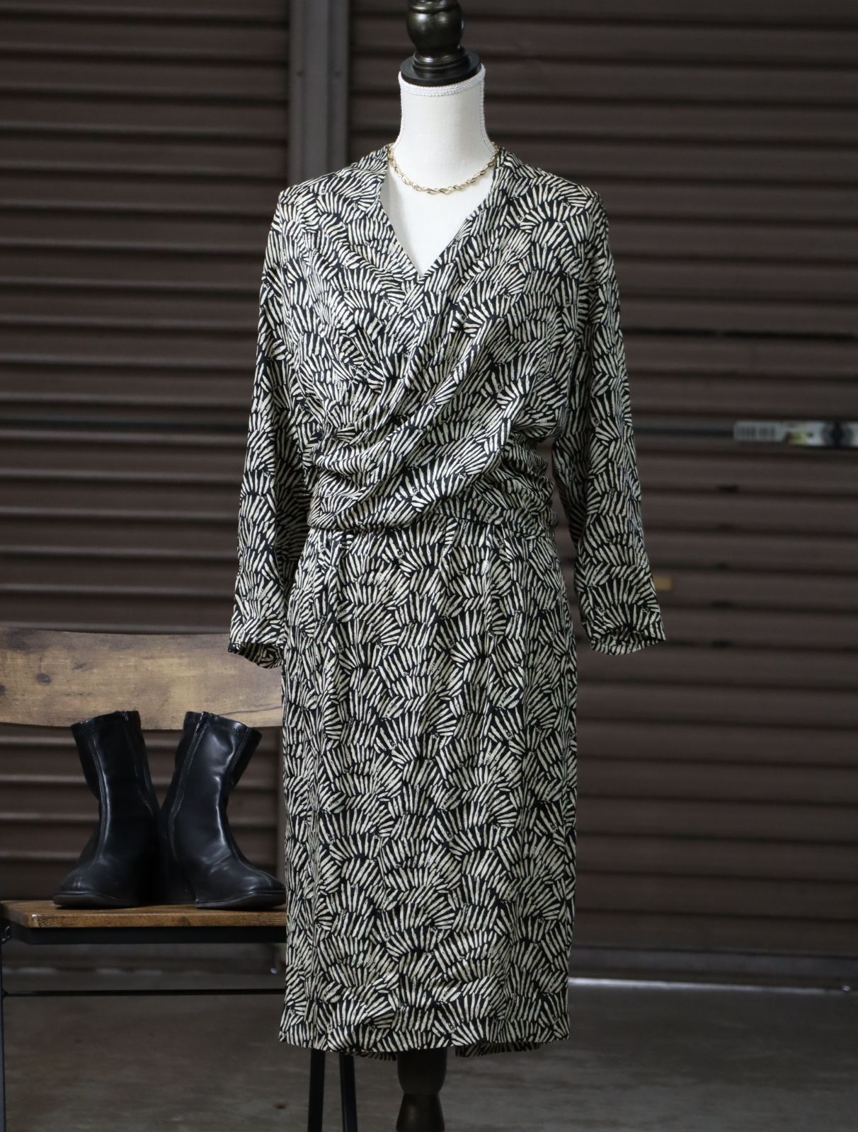 Euro, cache-coeur drape design silk one-piiece dress made in Italy ユーロビンテージ イタリア製 カシュクール ドレープ デザイン アトミック柄 シルク 絹 ワンピース ドレス
