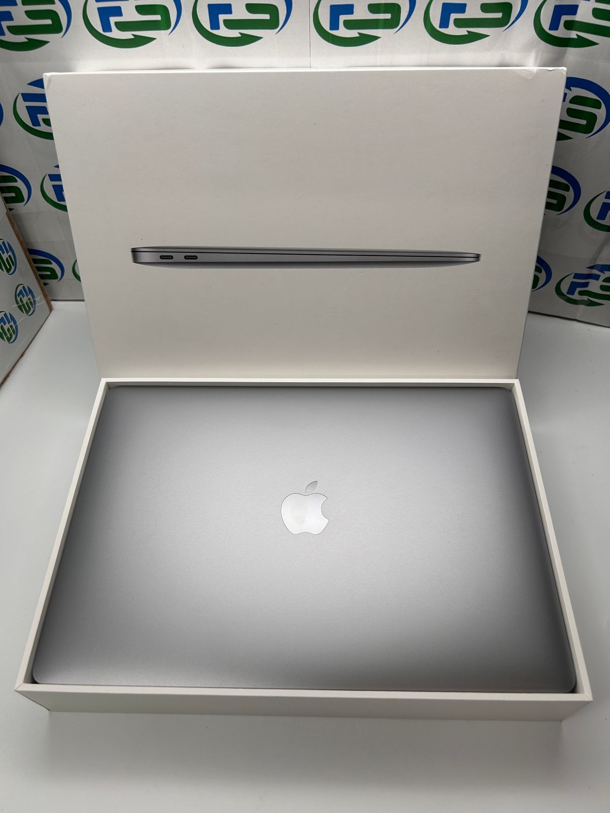 MacBook Air M1 16GB 256GB スペースグレイ Bランク - メルカリ