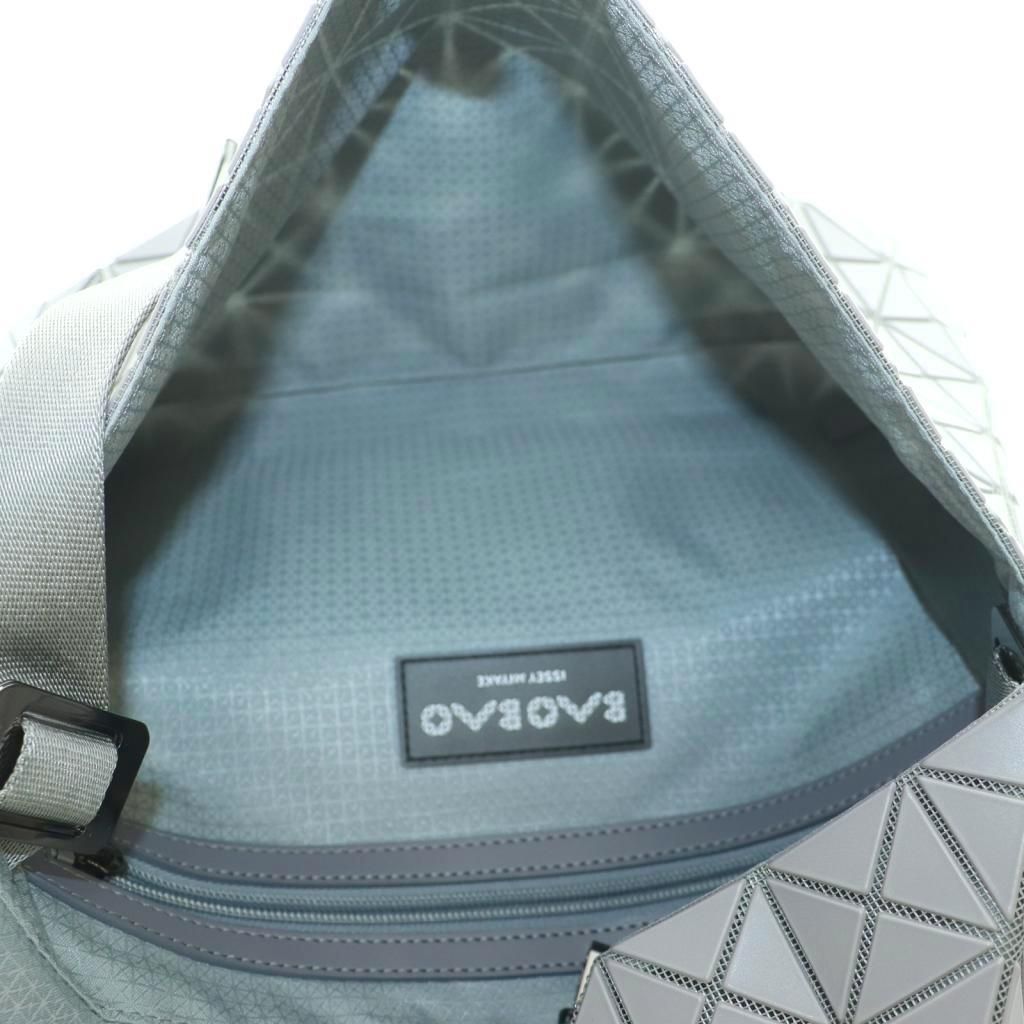 バオバオ イッセイミヤケ PRISM SAC バッグ BB53AG551 バオ バオ イッセイ ミヤケ〉の新作バッグ《PRISM SAC》が発売。三角形