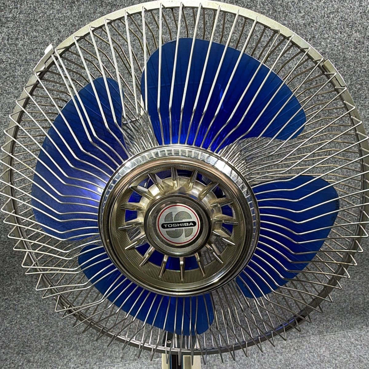 東芝　昭和レトロ　家庭用扇風機 メタルフレーム 青い羽根 動作OK】東芝 扇風機 H-30D13 ブルー羽根 30cm 昭和レトロ TOSHIBA 首