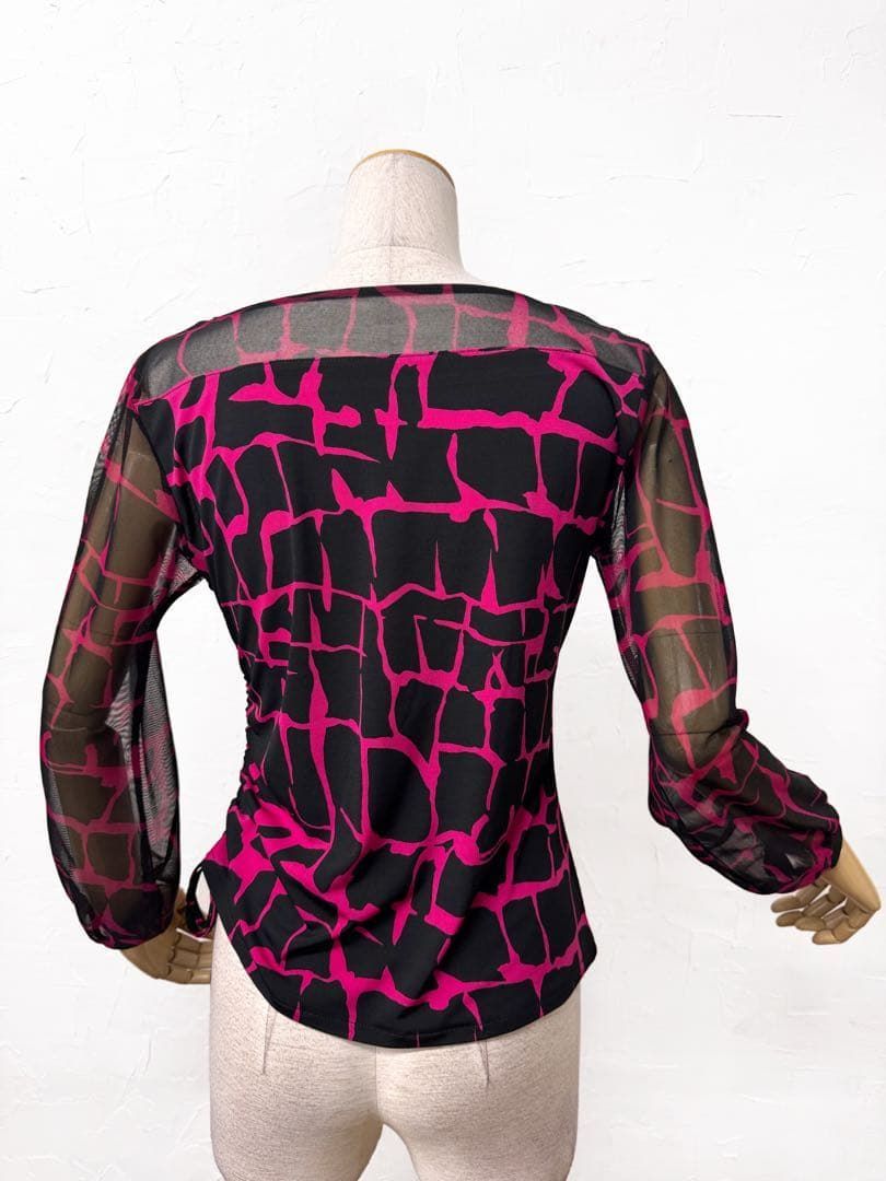 【Lサイズ】新品　JOAN社交ダンス　幾何学プリントカットソー黒ピンクｊ1051 Lサイズ】新品 JOAN社交ダンス 幾何学プリントカットソー黒ピンク