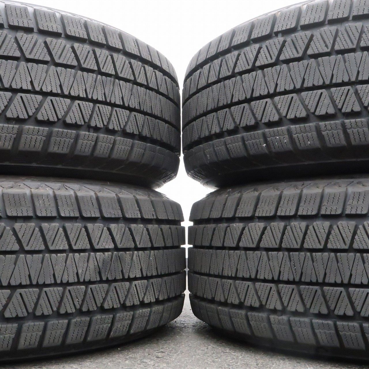 BS BRIDGESTONE BLIZZAK DM-V2 265/65R17 17インチ スタッドレス 4本 バリ溝 パジェロ ランクルプラド ハイラックスサーフ等　(MTE491) クレジットカード QRコード決済可能 ブリザック 4本セット スタッドレスタイヤ 265/65R17 112Q BRIDGESTONE
