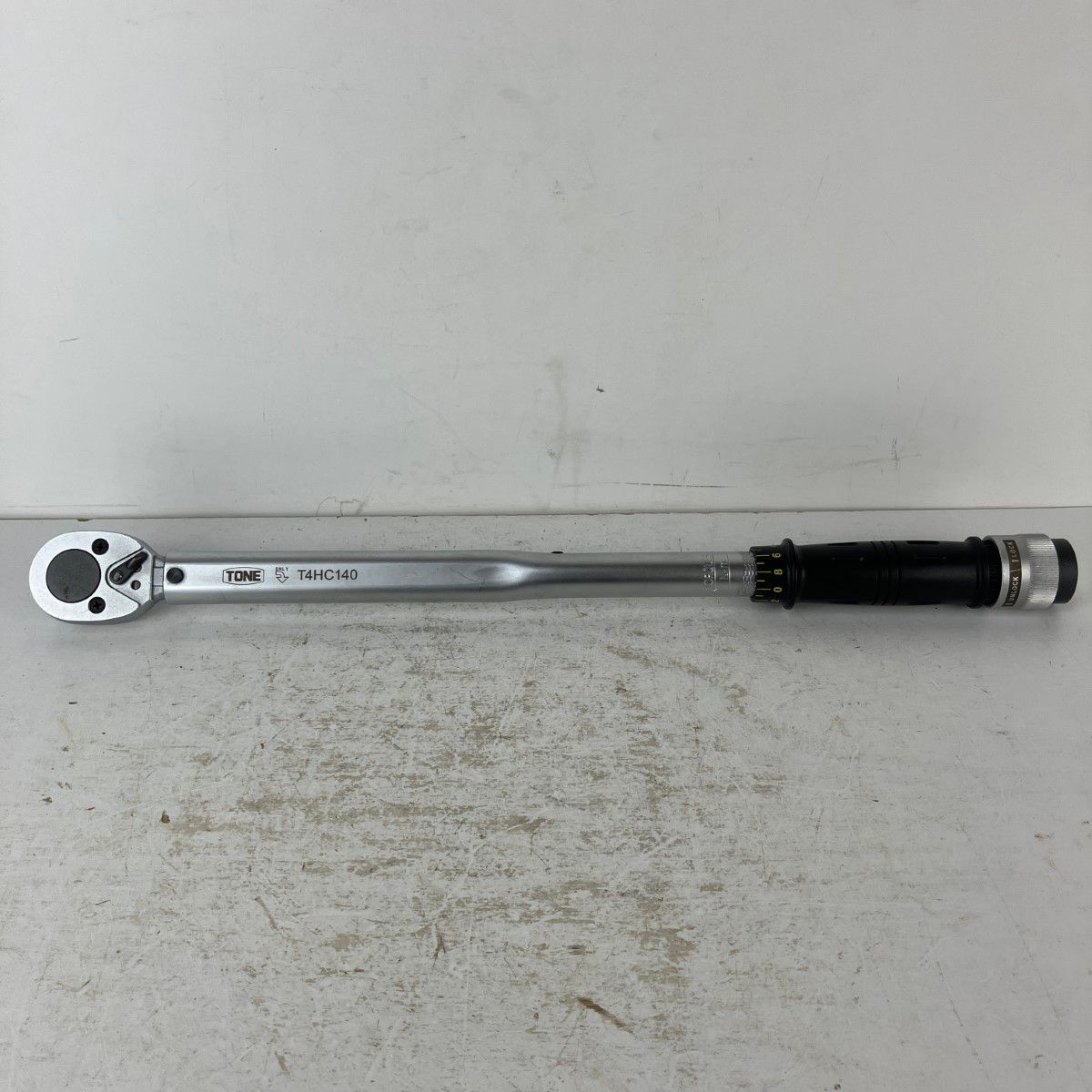 TONE トネ 40-140Nm 12.7mm プレセット形トルクレンチ T4HC140 シルバー