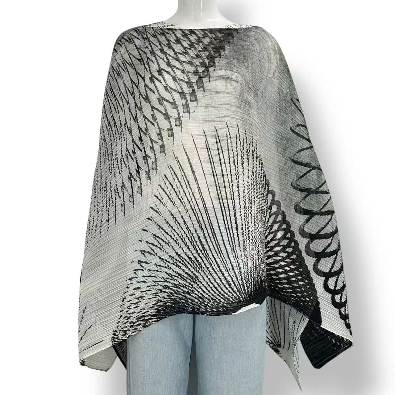 [人気•美品]ISSY MIYAKE ポンチョ風トップス 極美品 ISSEY MIYAKE イッセイミヤケ PLEATS PLEASE プリーツプリーズ