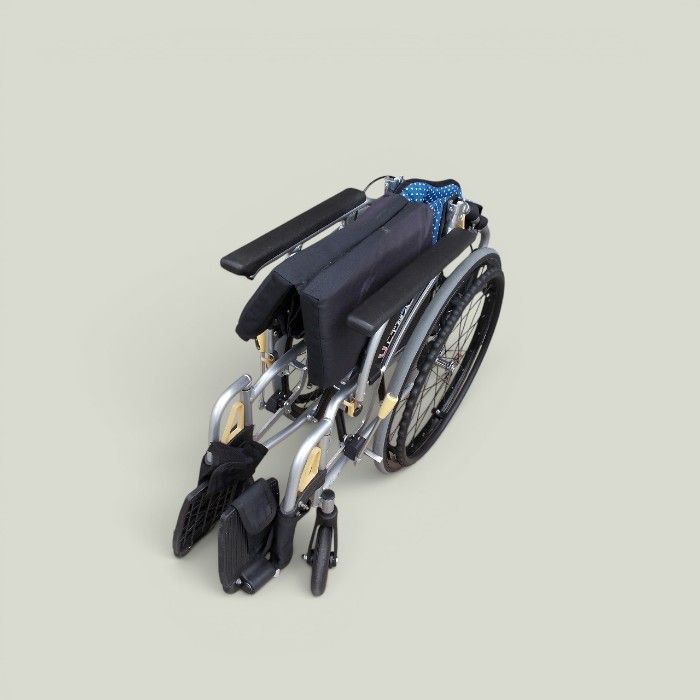 送料無料（一部地域を除く）　 レッグサポート代用品,座シート汚れ有　アルミ自走車いす　ウルトラ　NA-U2W 　ts-26-0424-10 送料無料（一部地域を除く） レッグサポート代用品,座シート汚れ有
