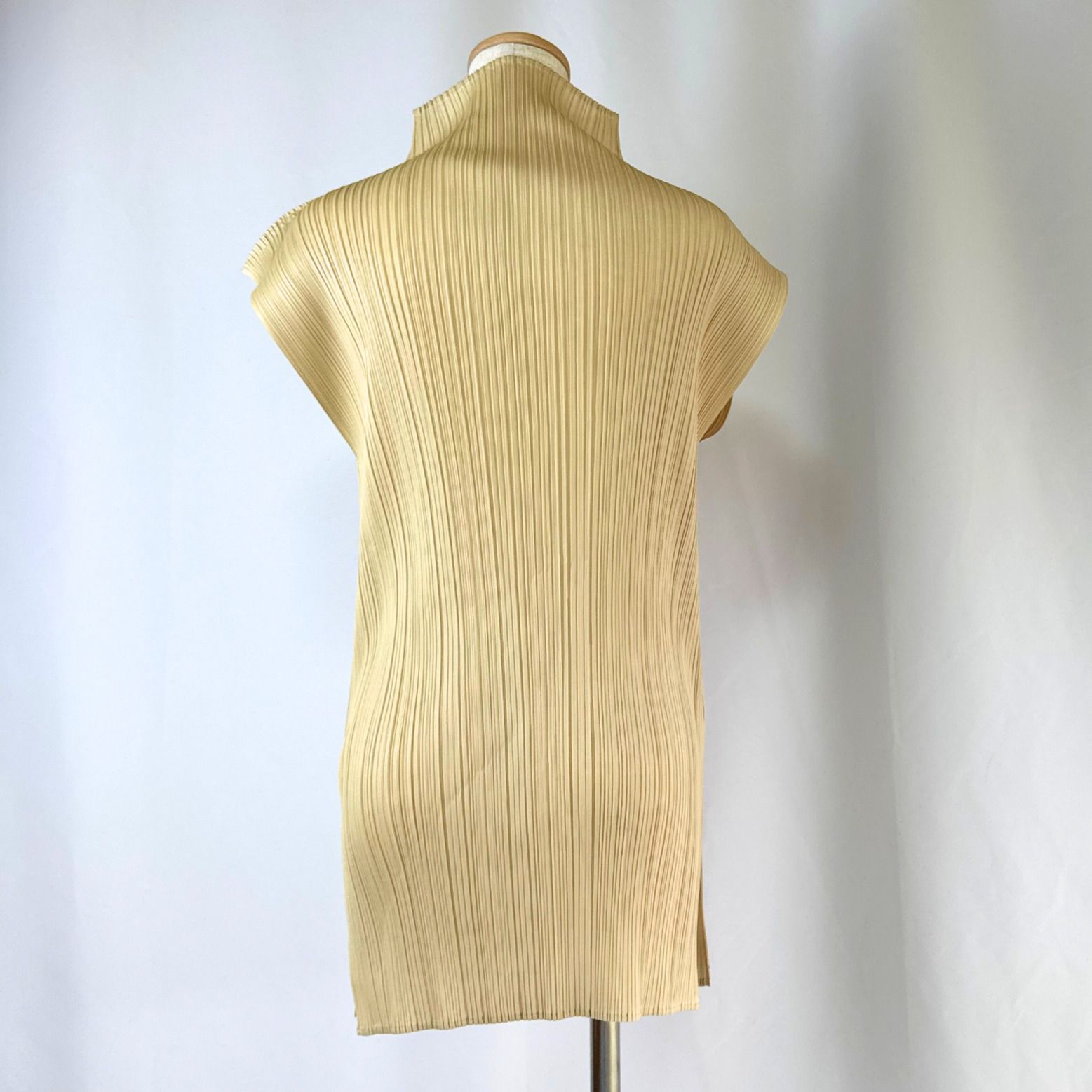 【美品】pleats please ノースリーブチュニック PLEATS PLEASE ISSEY MIYAKE ノースリーブチュニック - メルカリ