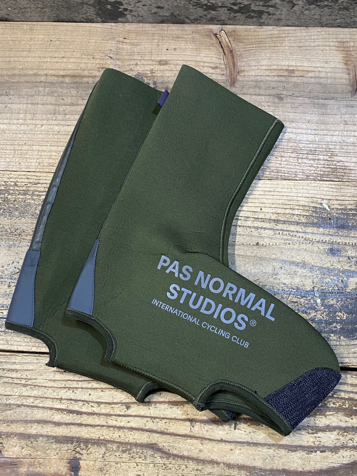 KA519 パスノーマルスタジオ PAS NORMAL STUDIOS LOGO HEAVY OVERSHOES シューズカバー オリーブ L