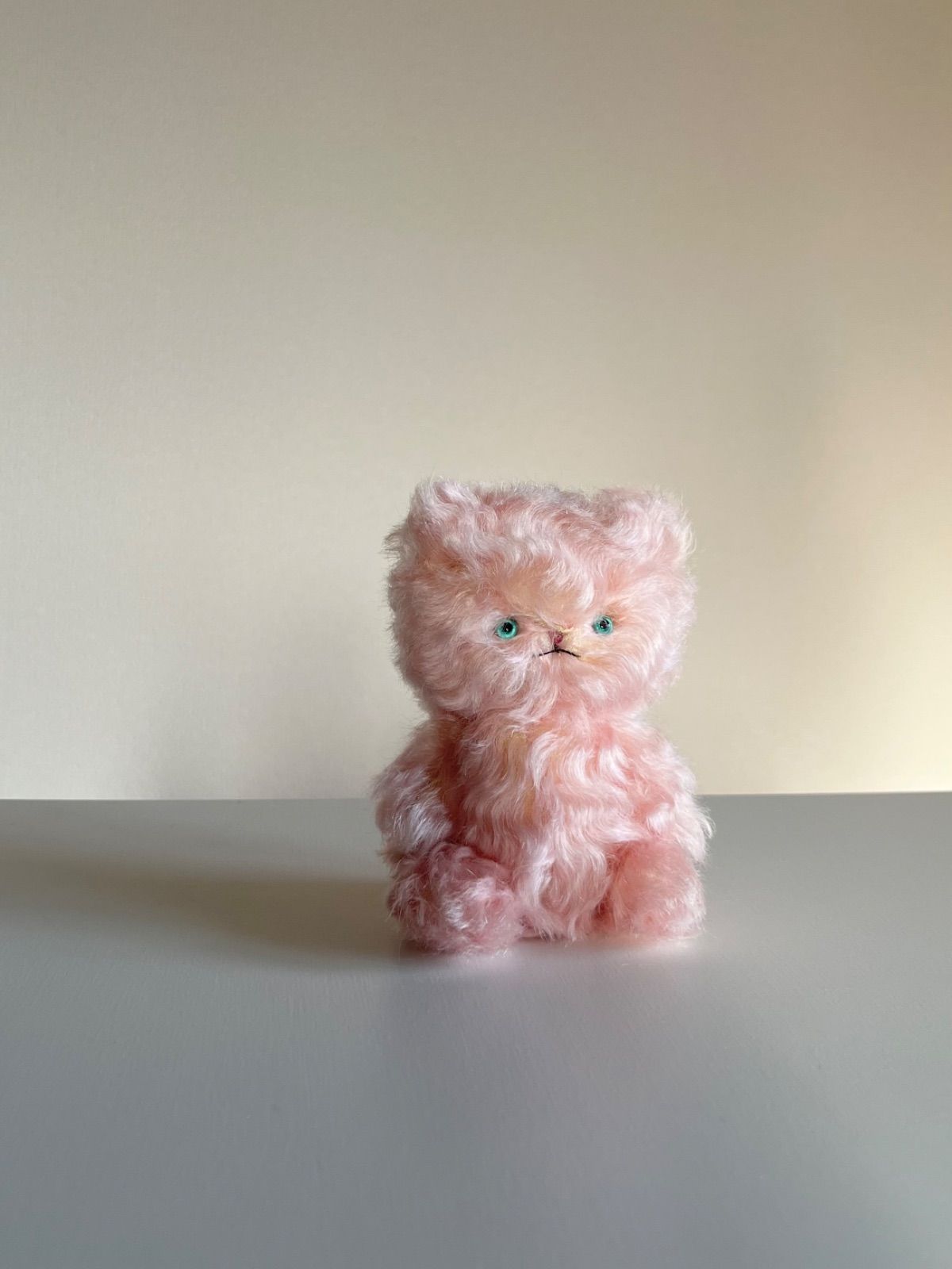 いちごドロップ色の子 ｝Cora ねこ 猫 ぬいぐるみ 作家 テディベア