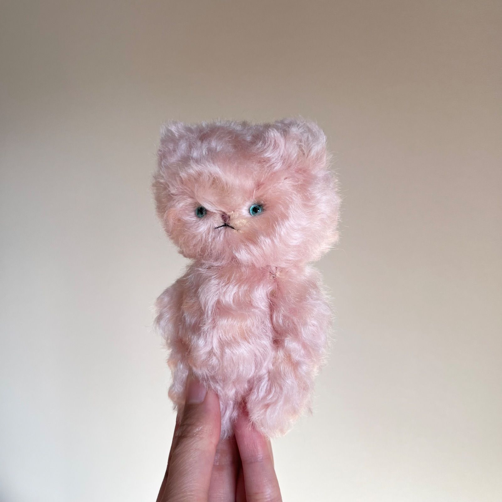 いちごドロップ色の子 ｝Cora ねこ 猫 ぬいぐるみ 作家 テディベア
