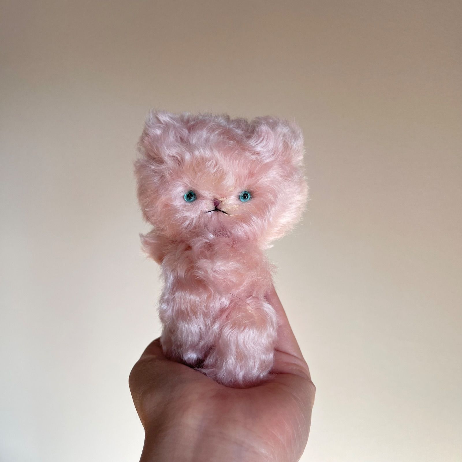 いちごドロップ色の子 ｝Cora ねこ 猫 ぬいぐるみ 作家 テディベア