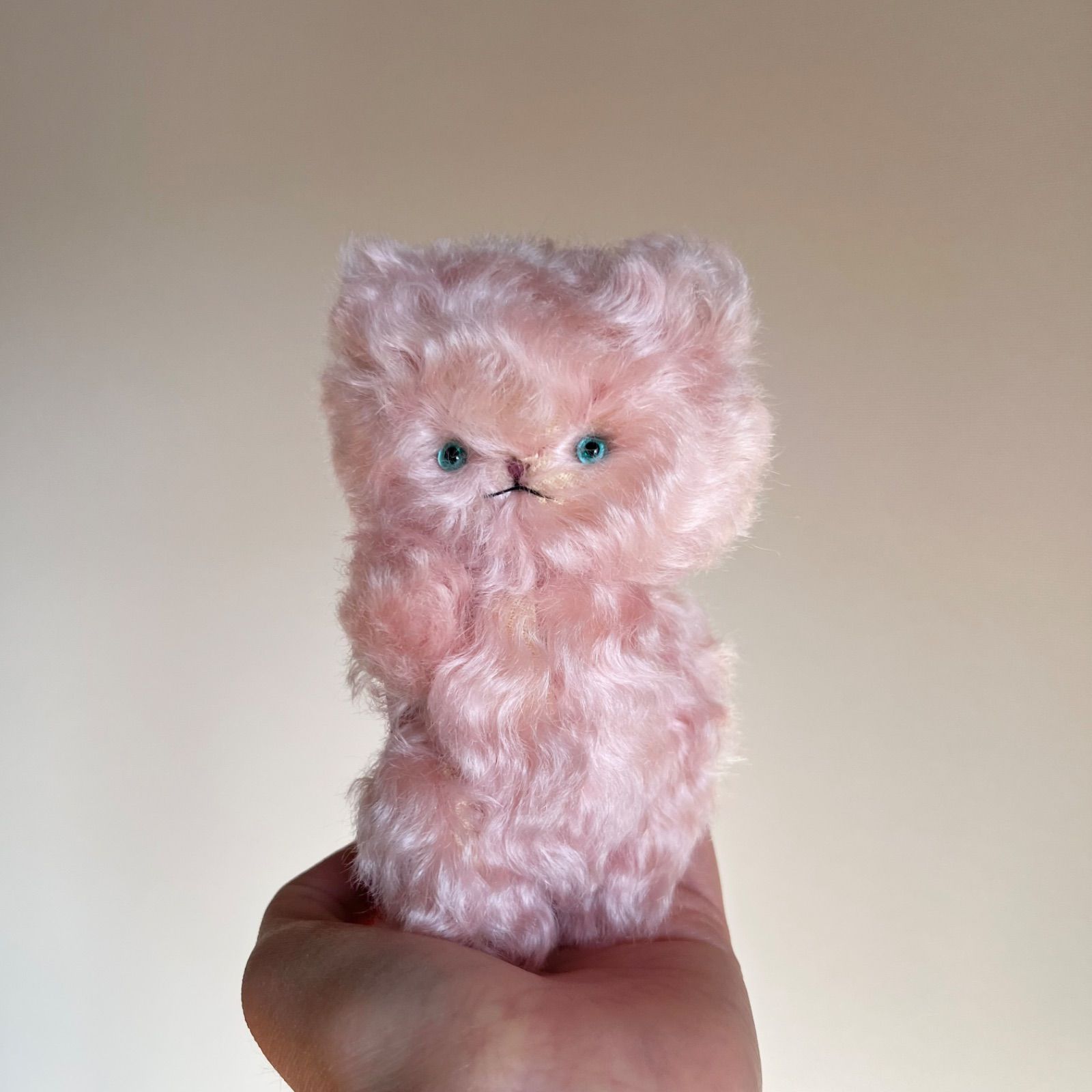 いちごドロップ色の子 ｝Cora ねこ 猫 ぬいぐるみ 作家 テディベア