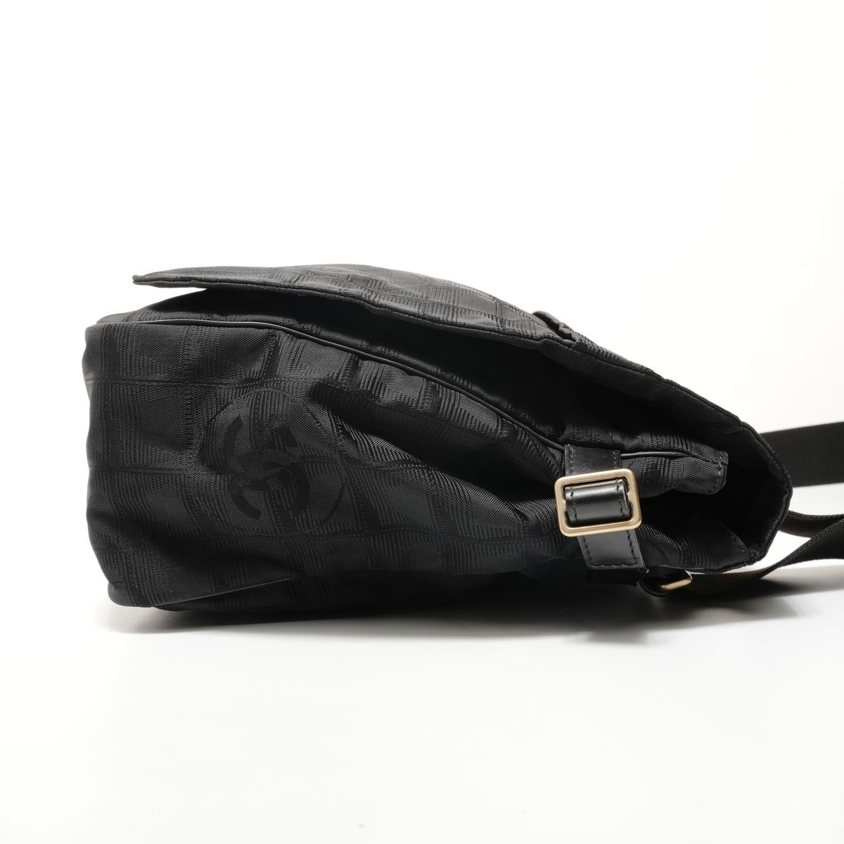 シャネル CHANEL 10番台 2005-2006 ニュートラベルライン キャンバス ショルダーバッグ【中古】 CHANEL - シャネル CHANEL 10番台 2005-2006 ニュートラベルライン