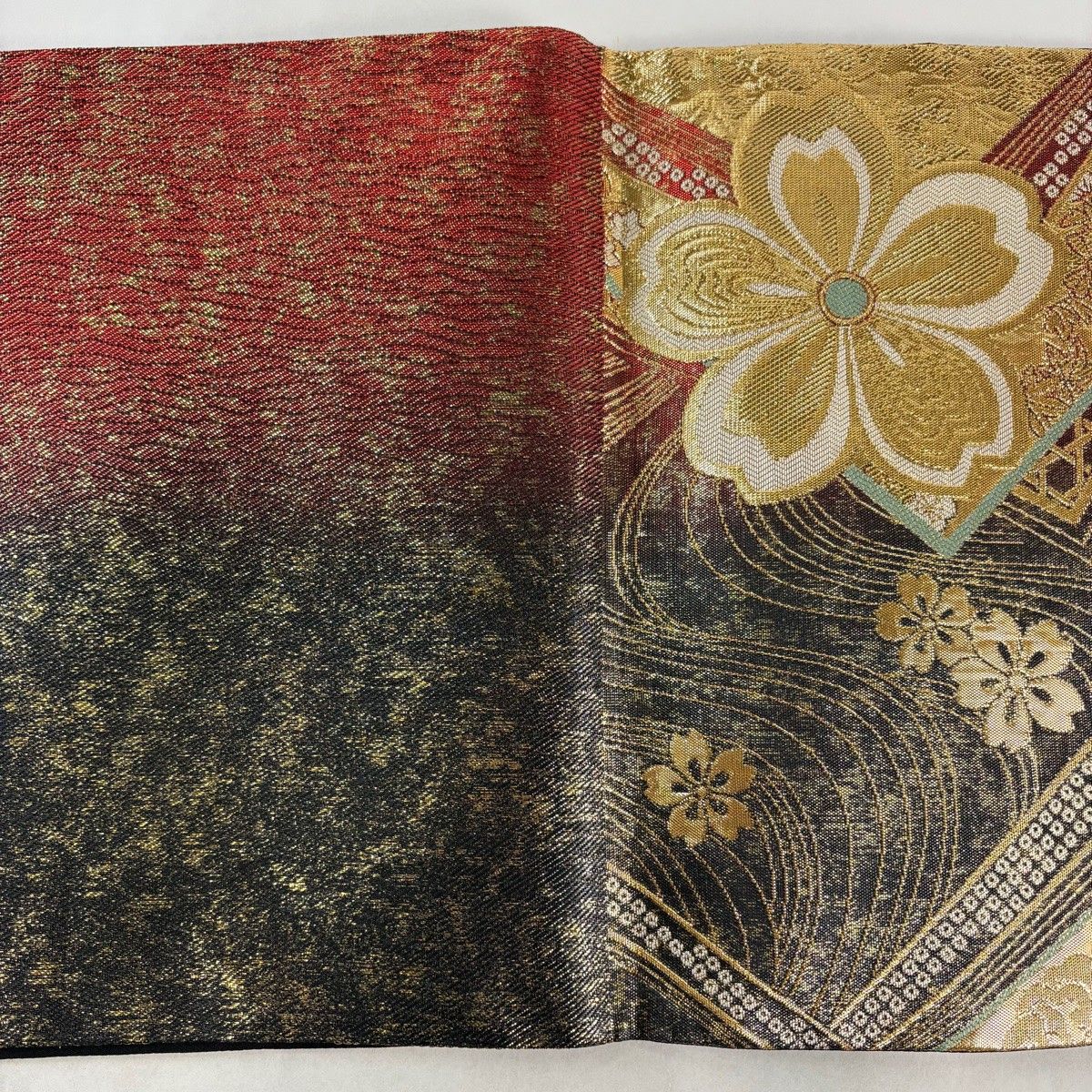 美品】 袋帯 秀品 蝶 桜 金糸 箔 赤黒 六通 正絹 【中古】 - メルカリ