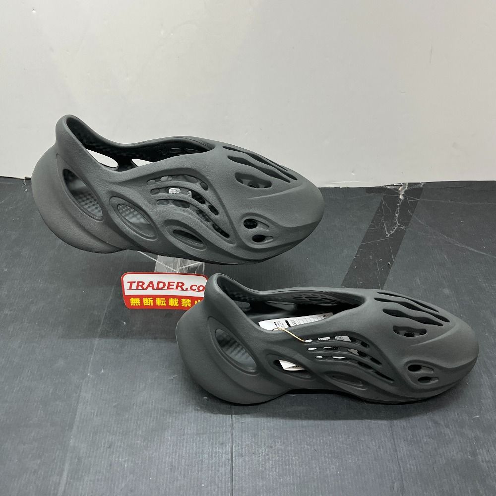 06w21648 adidas YEEZY Foam Runner 