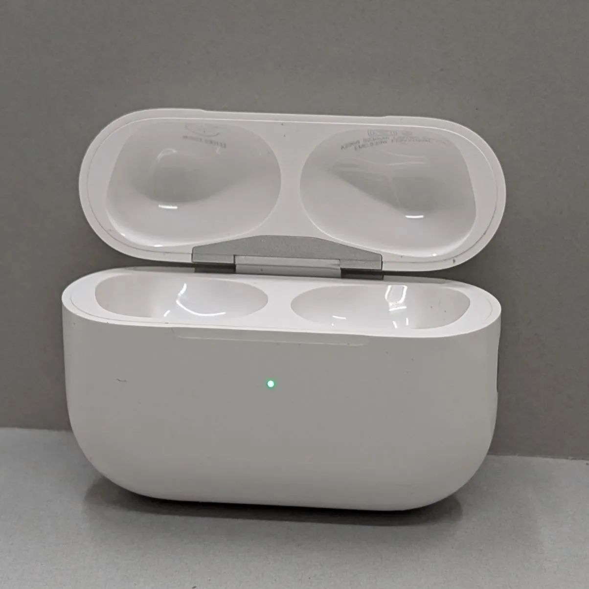 MTJV3J⁄A AirPods Apple A*l様 本体中 1円～ Apple Air Pods