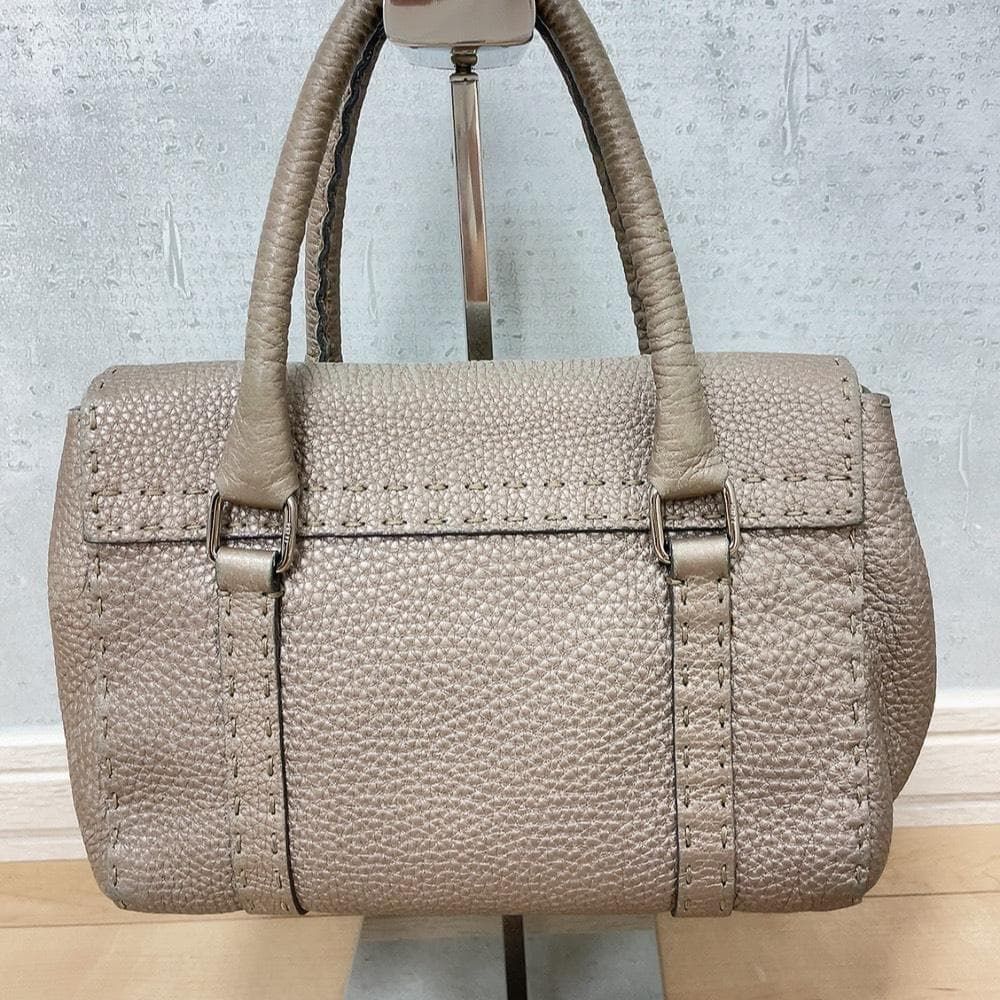 フェンディ　セレリアリンダ　アイボリー FENDI Selleria Linda フェンディ セレリア リンダ レザー