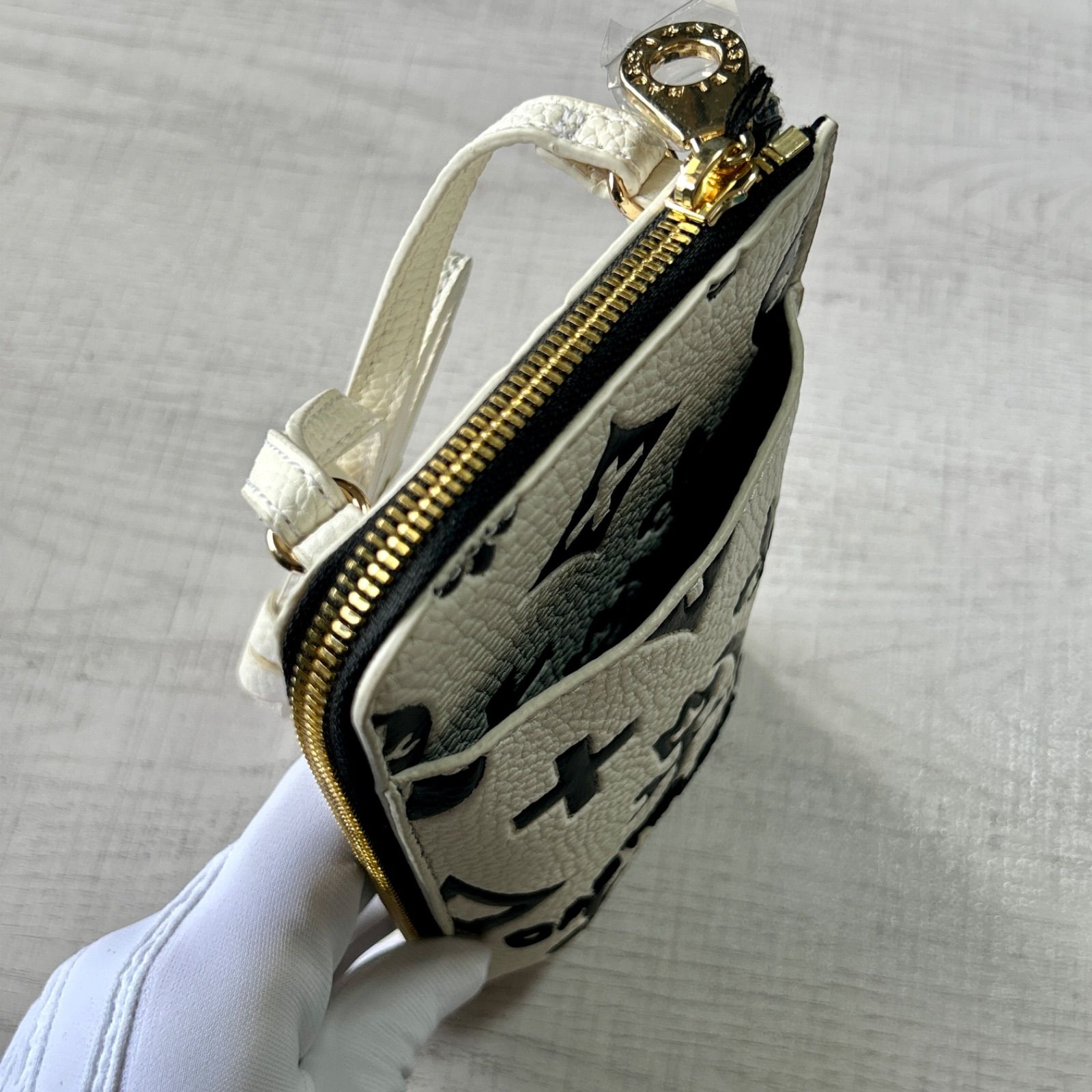 新品タグ付き】CASTELBAJAC カステルバジャック スマホショルダー 