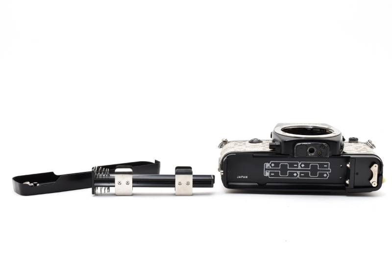【中古】CONTAX コンタックス 137 MD QUARTZ フィルム一眼レフカメラ 137 MD QUARTZ ボディ 50周年記念モデル γA6062-3U1B | コンタックス