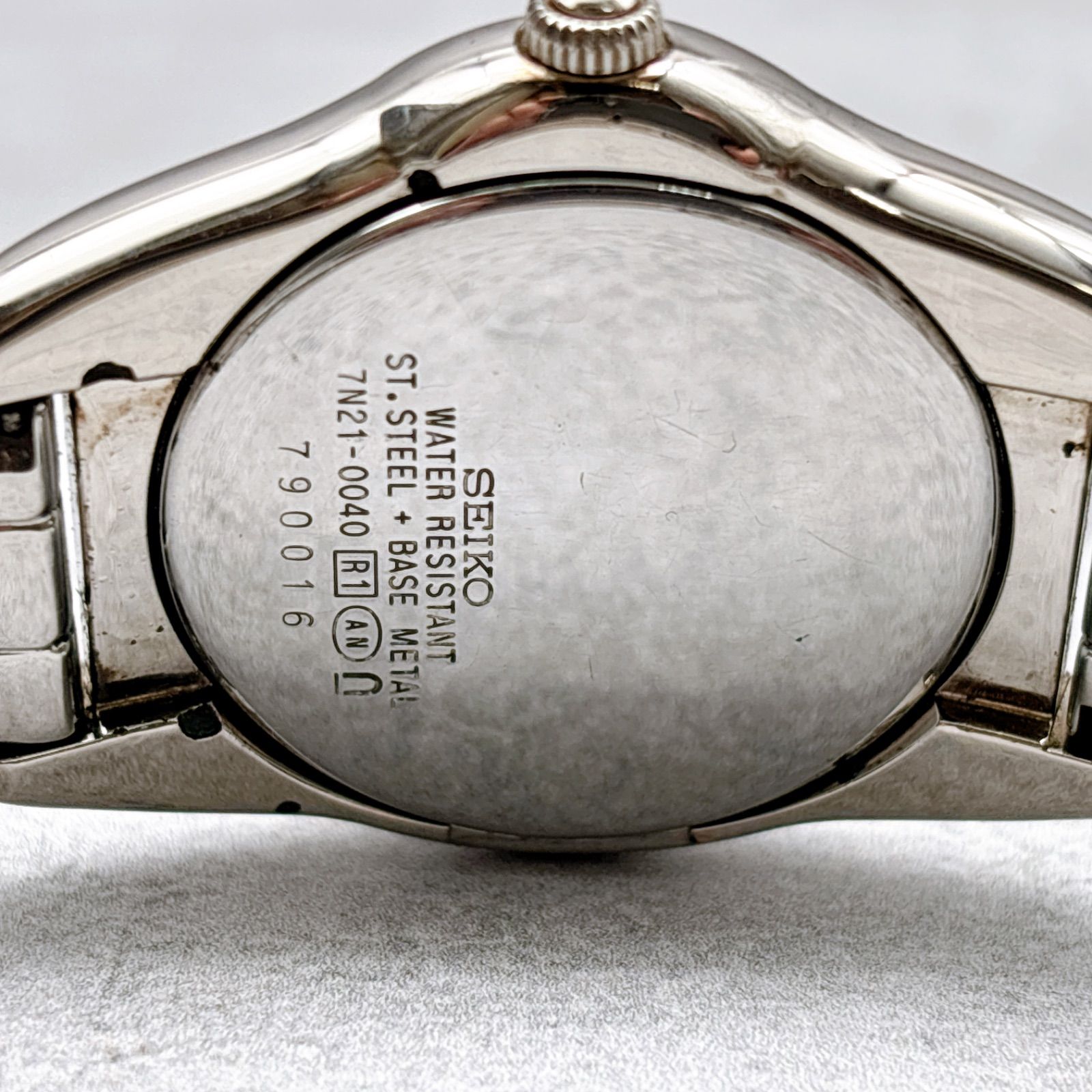 SEIKO LUCENT 7N21-0040 クォーツ 腕時計 ローマン文字盤 稼働品 263 