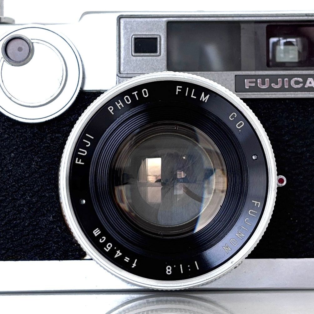 FUJICA V2 レンジファインダーカメラ さっきジャンクショップでこの美しいFujica V2 レンジファインダーを