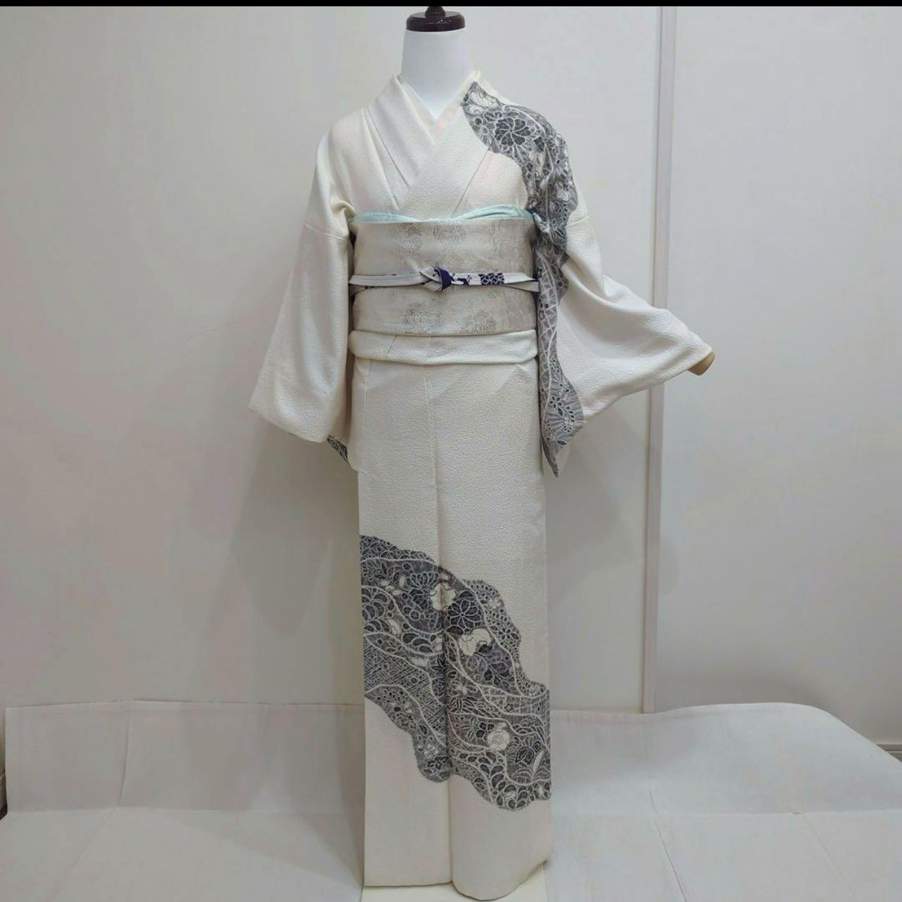 小紋　フルセット　着物　正絹　花　白地　可愛い　帯辻ヶ花　E2 未使用近い 美品 辻ヶ花 正絹 訪問着 フルセット たとう紙付き - メルカリ