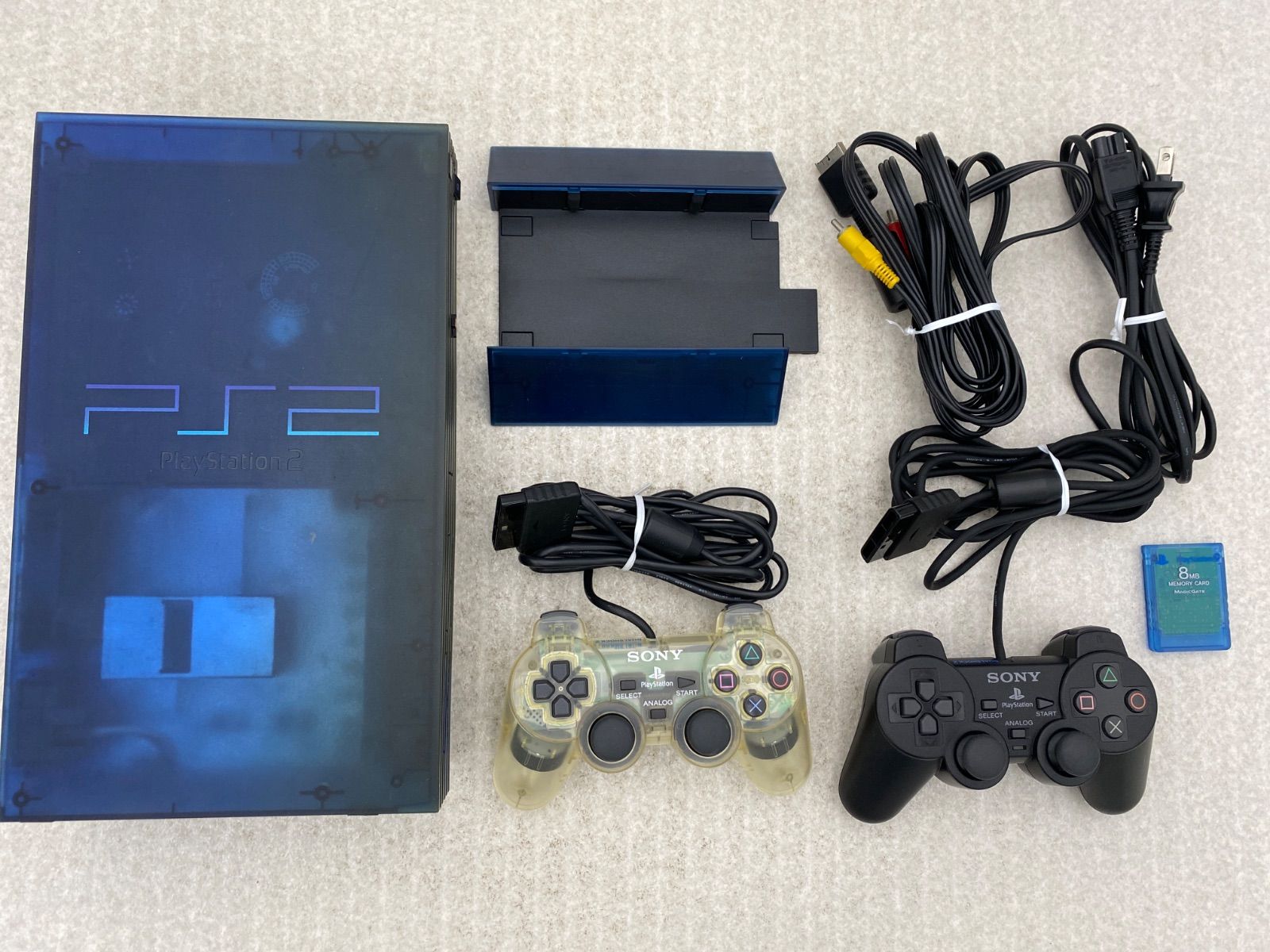 海の青と、墨の黒をイメージした2002年カラーモデルのPS2本体50万