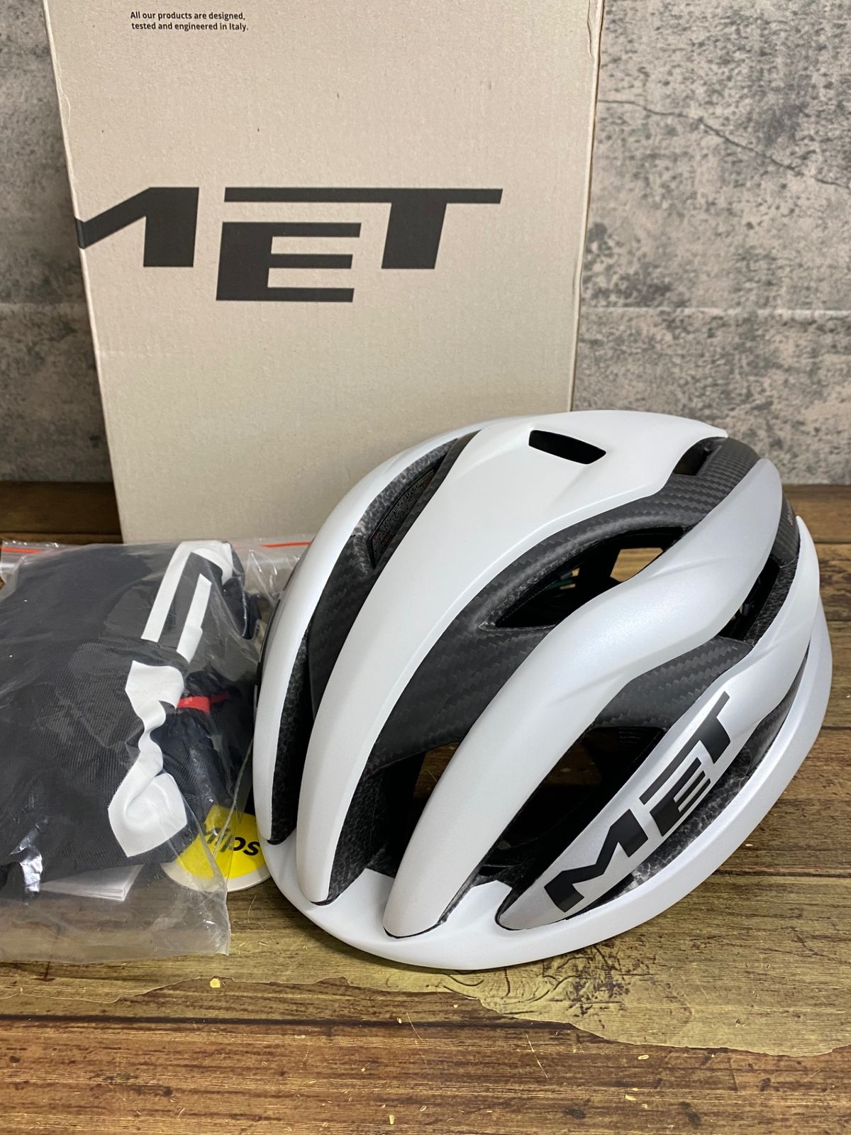 KA011 メット MET トレンタ TRENTA 3K CARBON MIPS ヘルメット Mサイズ 白 製造2023年12月 28,050円