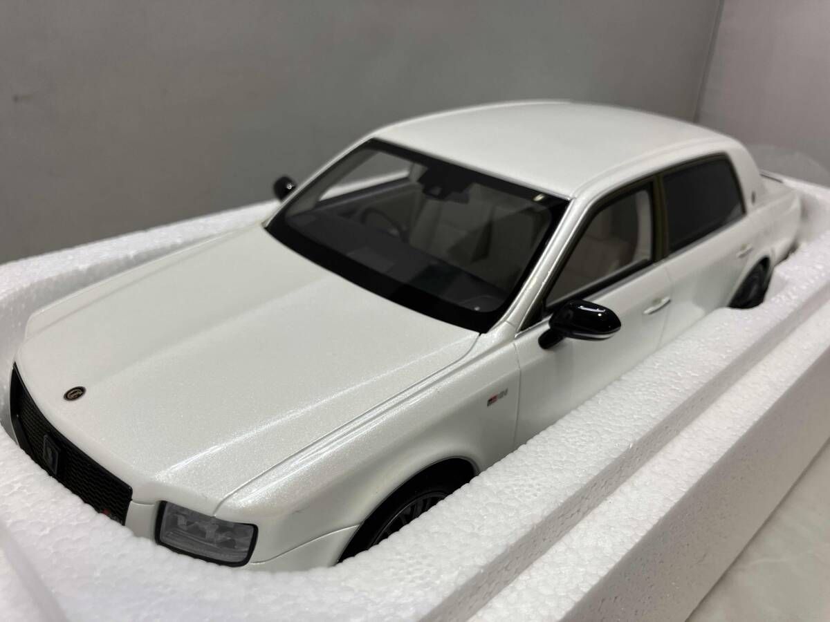 現状品 KYOSHO SAMURAI 1/18 Toyota Century GRMN (White) 京商 - メルカリ