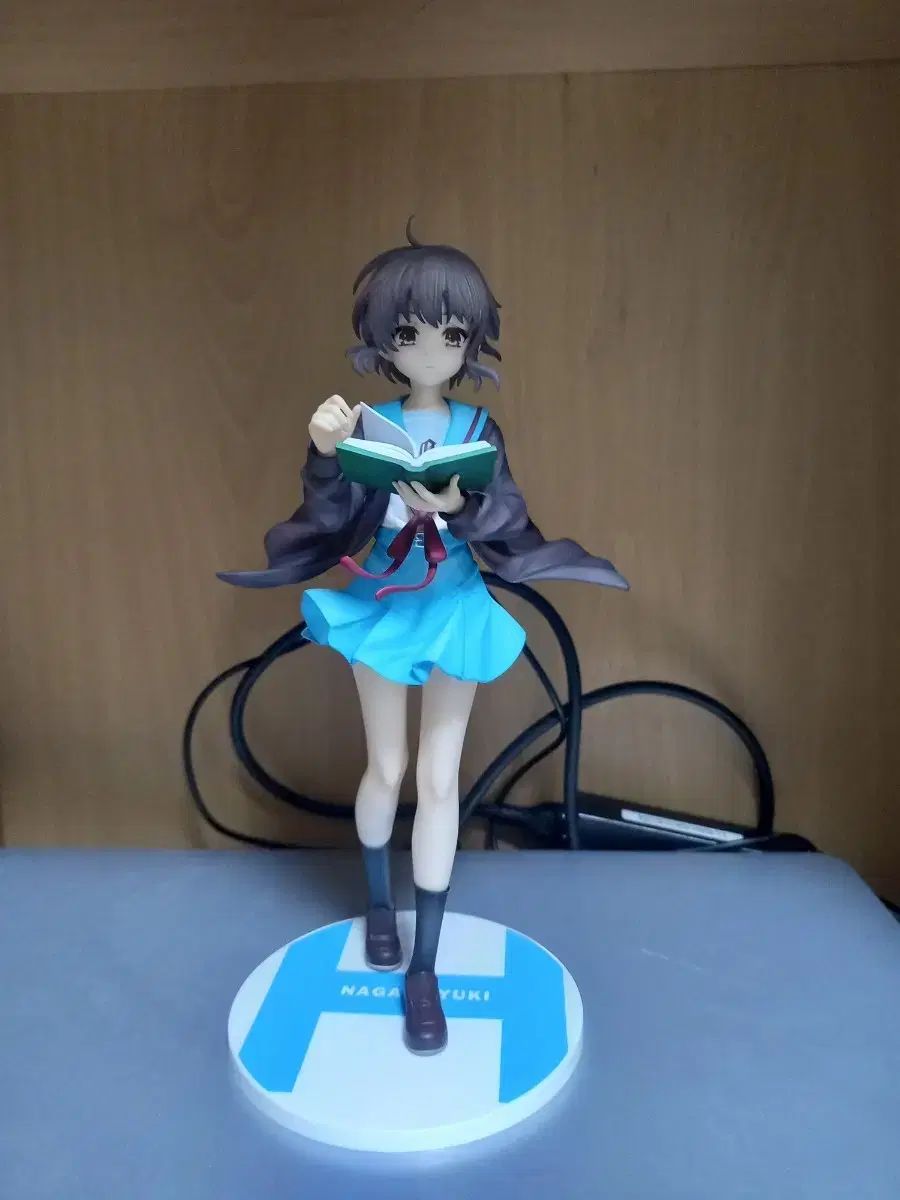 KADOKAWA 長門 有希 1/7 スケール フィギュア - メルカリ