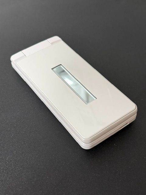 AQUOSケータイ4　ガラケー　ホワイト　ワイモバイル