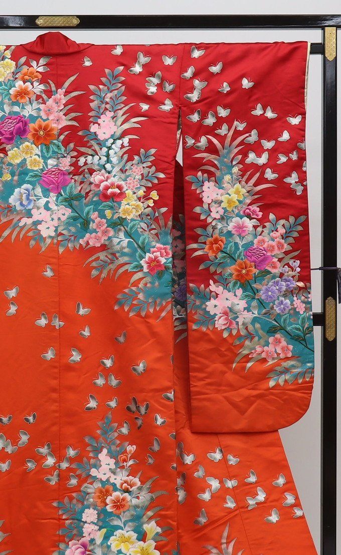 色打掛 豪華絢爛 赤xゴールドx黒系 刺繡 箔 洋花 小花 花づくし 蝶