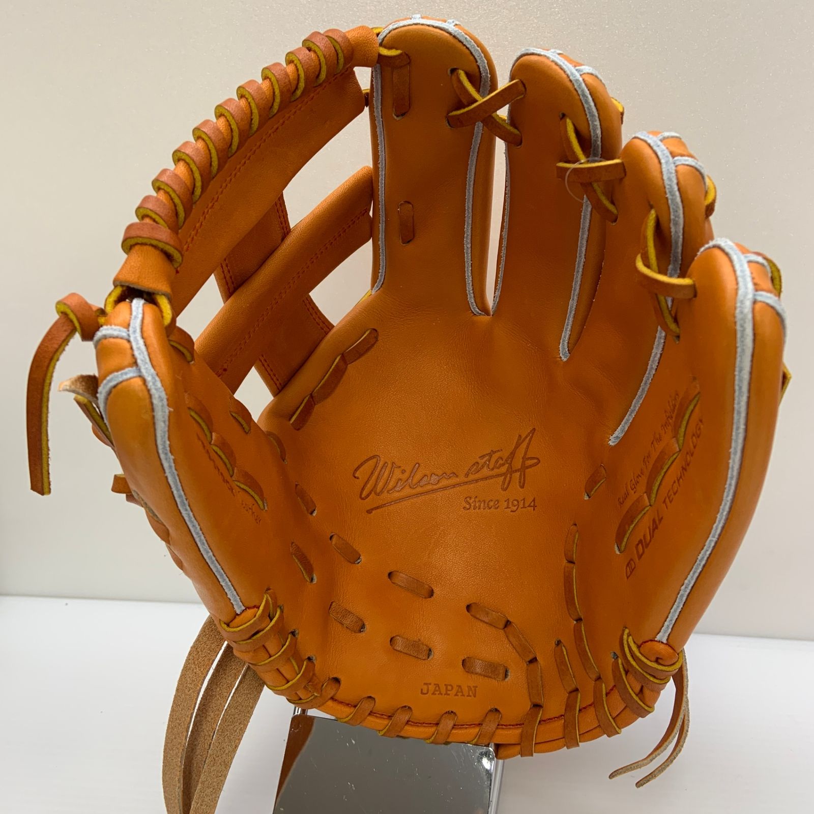 ウィルソン Wilson ウィルソンスタッフ Wilson Staff WBW104532 硬式 大人 一般 内野手用 グローブ グラブ 右投げ  タグ付き  野球 8487 ウィルソン Wilson ウィルソンスタッフ Wilson Staff WBW104532 硬式