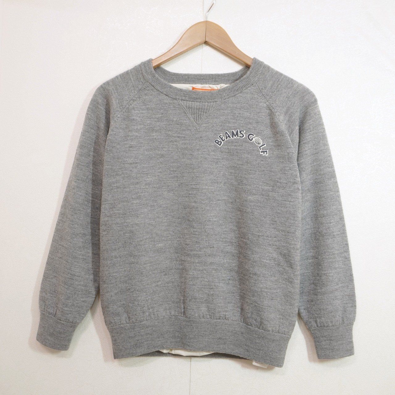 BEAMS GOLF (M) バックプリント ニットトップス ウール グレー 防風