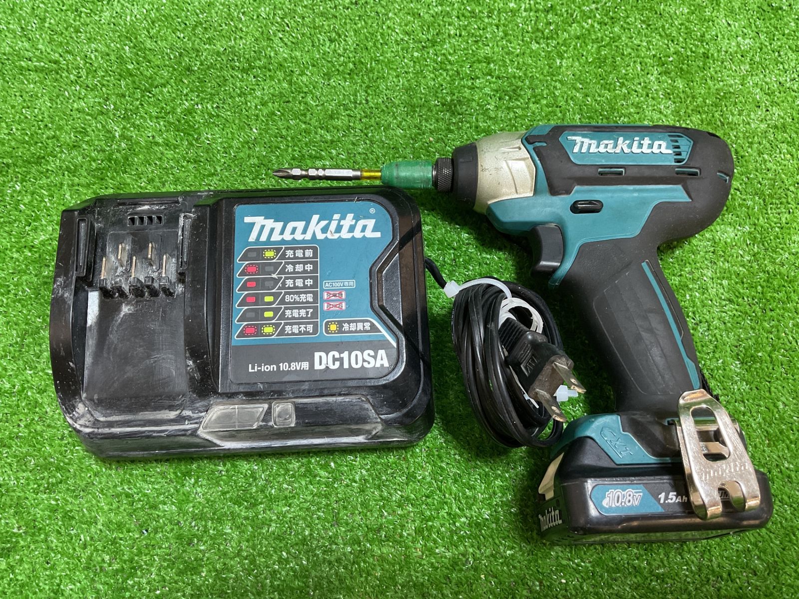 マキタ TD110D 10.8V充電式インパクトドライバ 本体 バッテリ(BL1015)1 