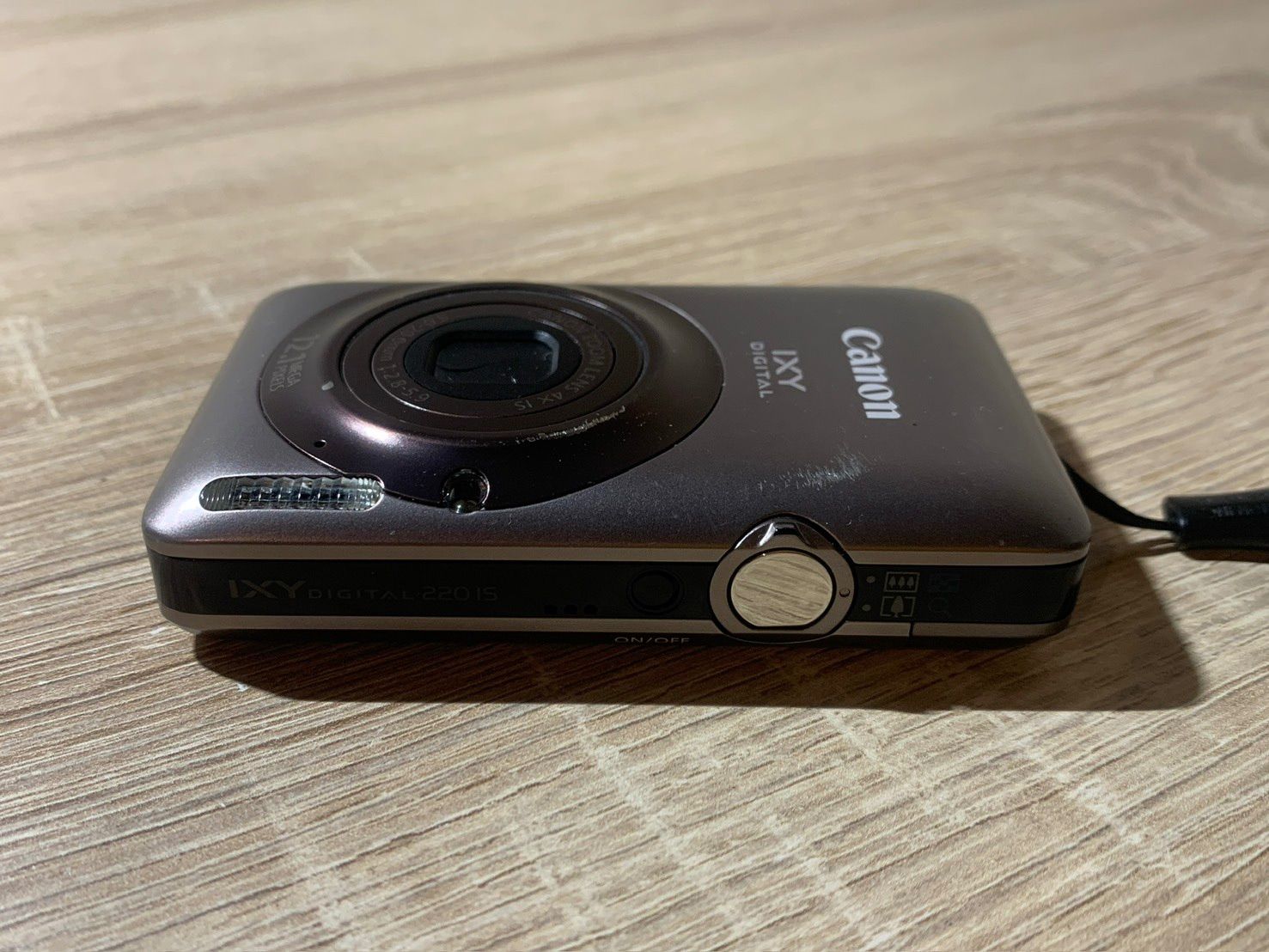 0136 Canon IXY DIGITAL 220 IS シルバー デジカメ ジャンク品【コ