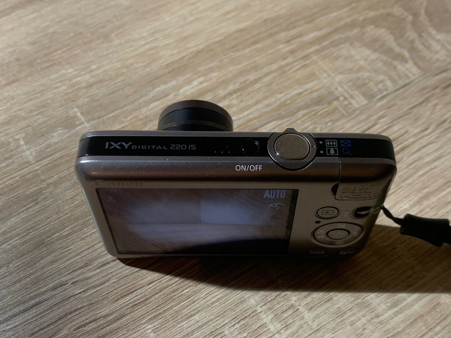 0136 Canon IXY DIGITAL 220 IS シルバー デジカメ ジャンク品【コ