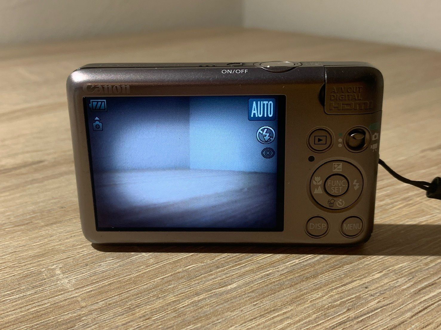 ジャンク　デジカメ　Canon IXY Digital 0136 Canon IXY DIGITAL 220 IS シルバー デジカメ ジャンク品【コ