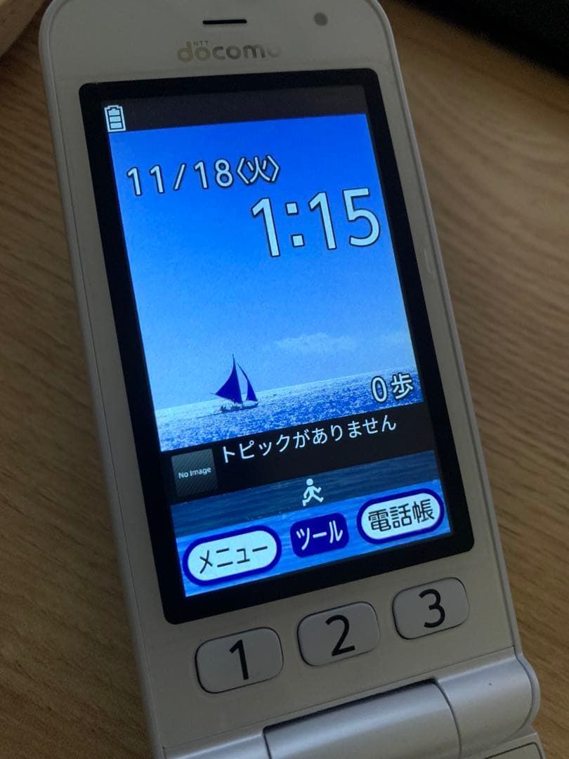 らくらくホン　docomo F-01M ホワイト 携帯電話本体 ドコモから「らくらくホン F-01M」登場、“変わらない使いやすさ”と安心