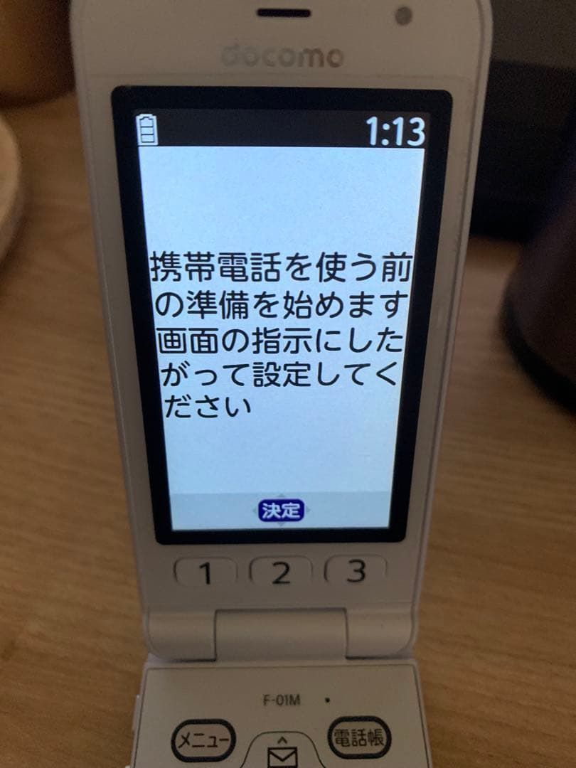 らくらくホン F-01M docomo ホワイト 携帯本体 - メルカリ