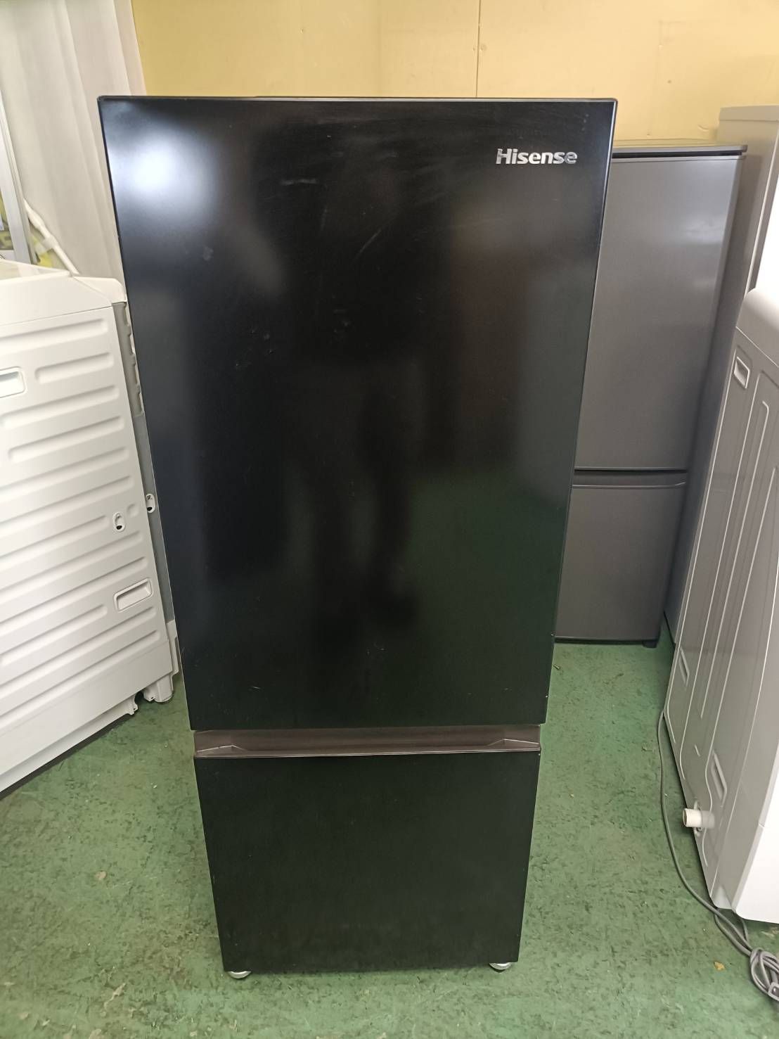 中古の冷蔵庫　Hisense　HR-B12C 2020年製です。 HR-B12C | ハイセンスジャパン株式会社