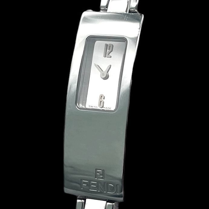 新品電池稼働品 FENDI フェンディ 3300L スクエアフェイス ロゴ刻印
