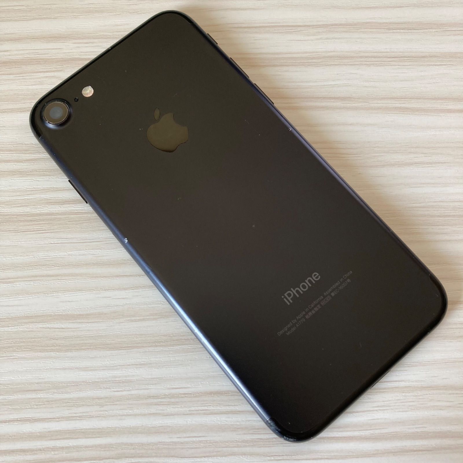 けっこう美品iphone７ black ３２GB バッテリー81％　SIMフリー iPhone7 32GB BLACK バッテリー81% SIMフリー - メルカリ