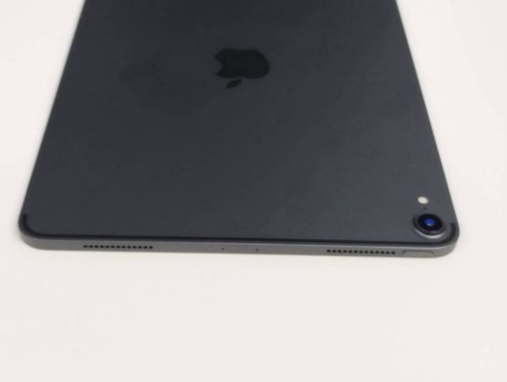 ジャンク】iPad Pro 第1世代/11インチ/Wi-Fi/256GB/A1980〈MTXQ2J/A