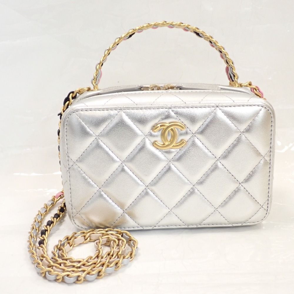 Th688001 シャネル マトラッセ バニティバッグ チェーンショルダー シルバー×マルチカラー/ゴールド金具 本革 CHANEL 良好・中古 Th688001 シャネル マトラッセ バニティバッグ チェーンショルダー