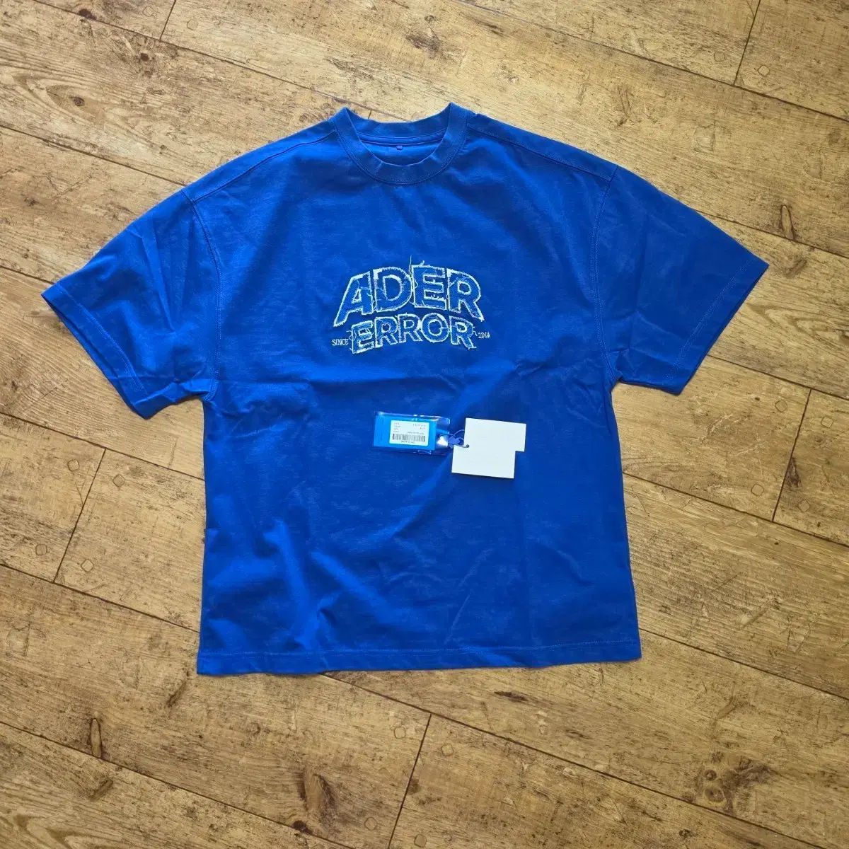 Ader error アーダーエラー　バラクラバ メルカリ内一点物‼️nubian L ADER ERROR アーダーエラー エドカ ロゴ Tシャツ z-blue - メルカリ
