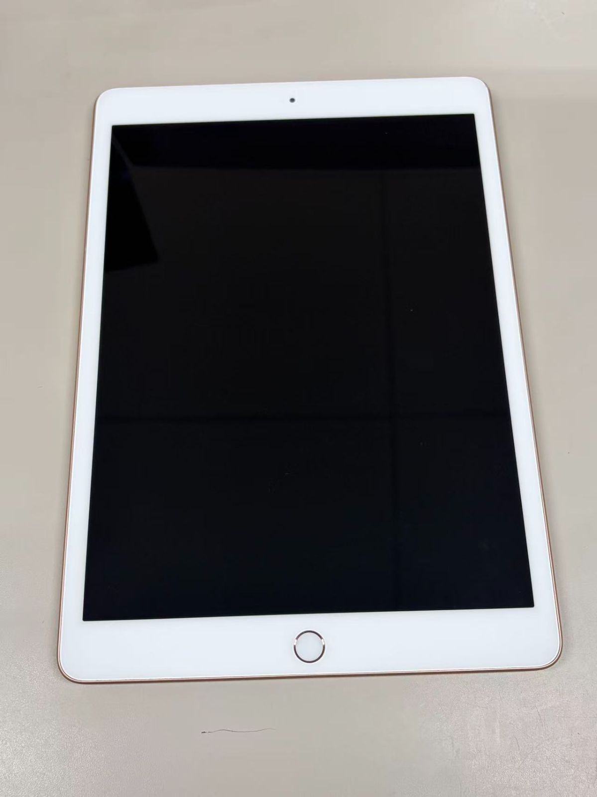 【みきみきです】iPad 第8世代　ゴールド　128GB 【ジャンク品】 ムスビー｜iPad (第8世代) ゴールド 128GB Wi-Fiモデル バッテリー98