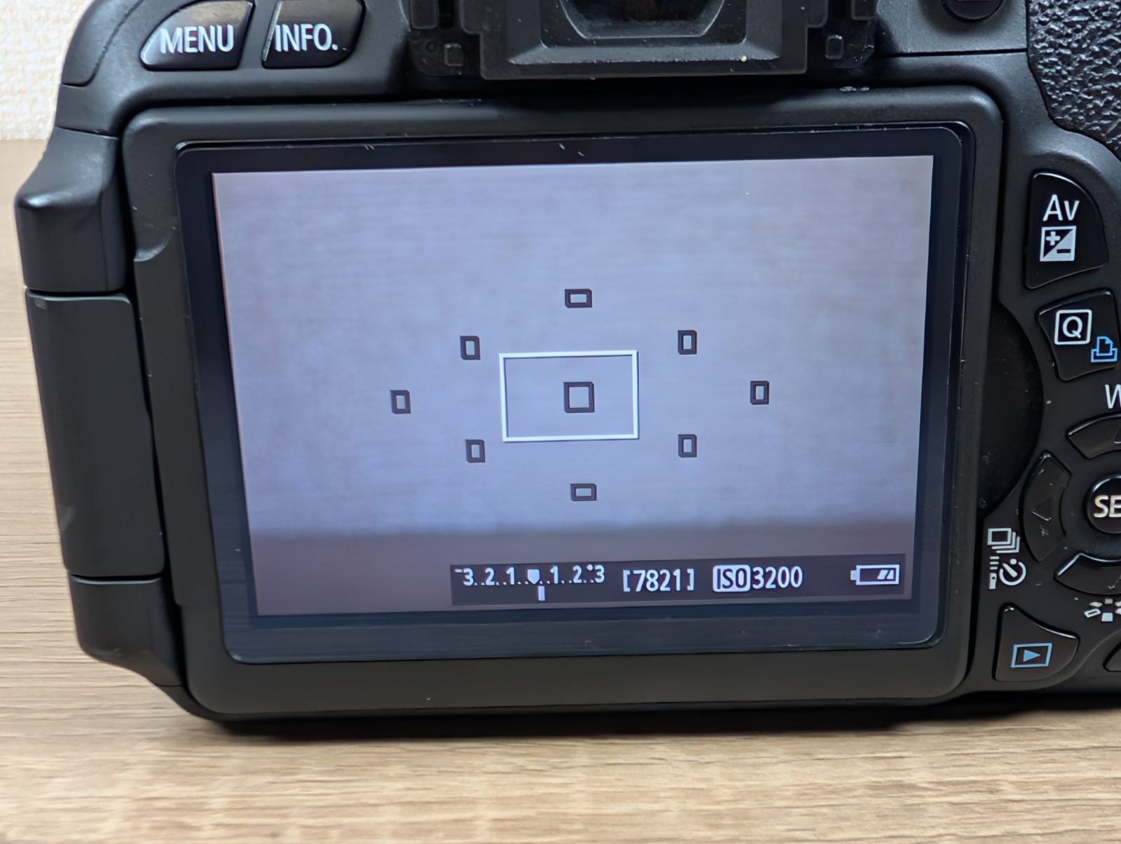 完動品】Canon EOS Kiss X5 ダブルズームキット バリアングル液晶で自