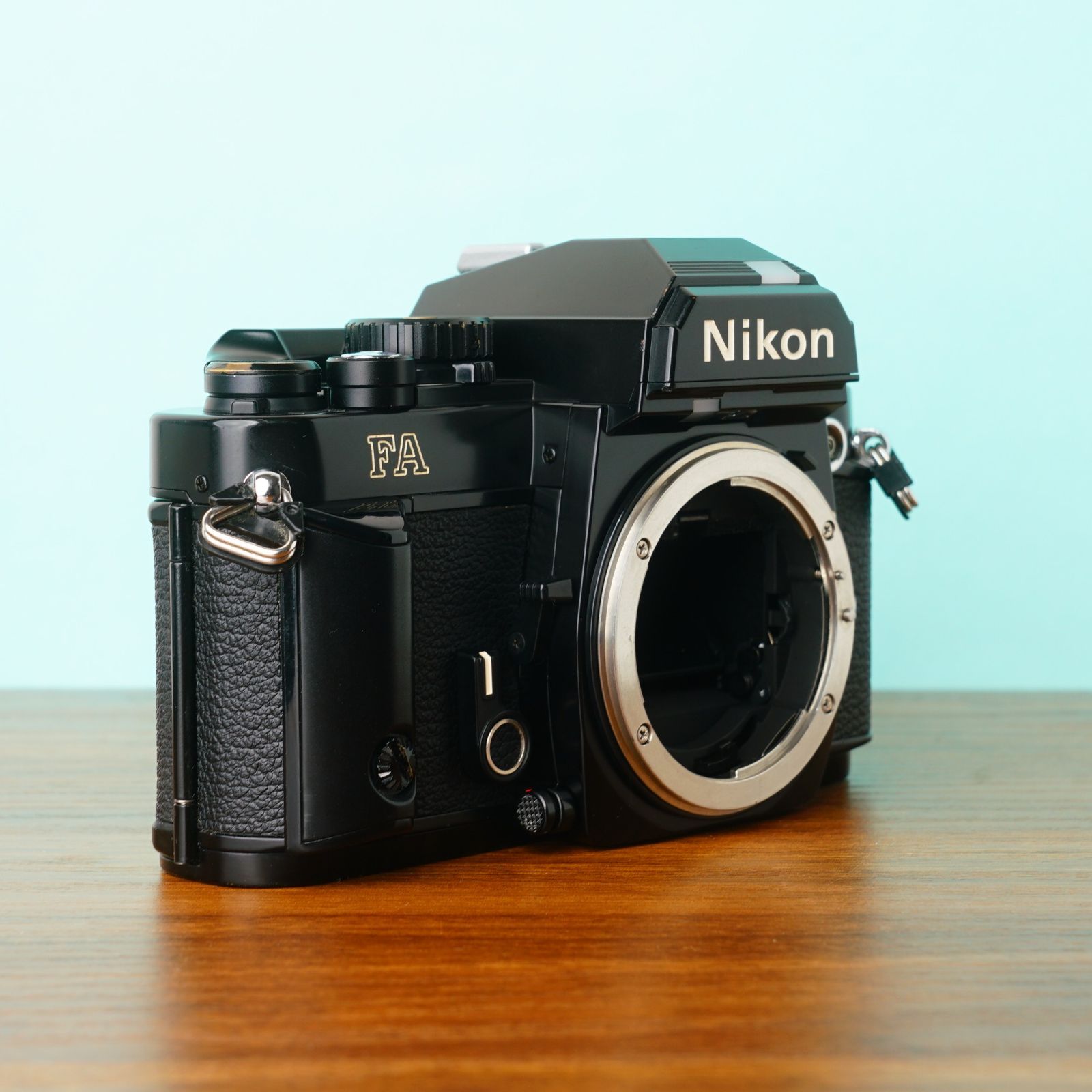 美品 NIKON FA ブラック フィルムカメラ モルト新品交換済 H200 美品 NIKON FA ブラック フィルムカメラ モルト新品交換済 H200 【公式