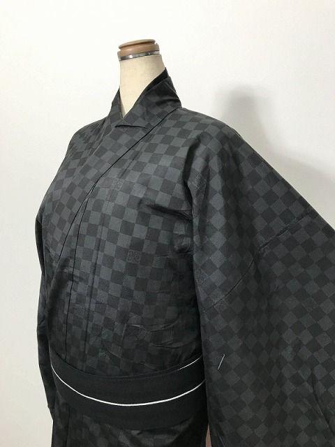 新品 4Lサイズ 単衣着物 男物 化繊 小紋 黒地に市松模様 洗える着物 裄長幅広モデル